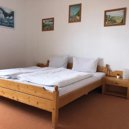 Doppelbettzimmer 25 Qm 50 Meter Zum Strand Mit Fruhstuck Bed & Breakfast Middelhagen